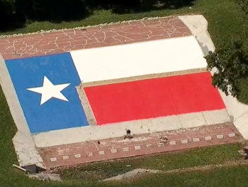 giant texas flag mural dallas 1