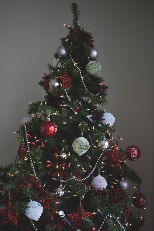 classic christmas tree decor idea